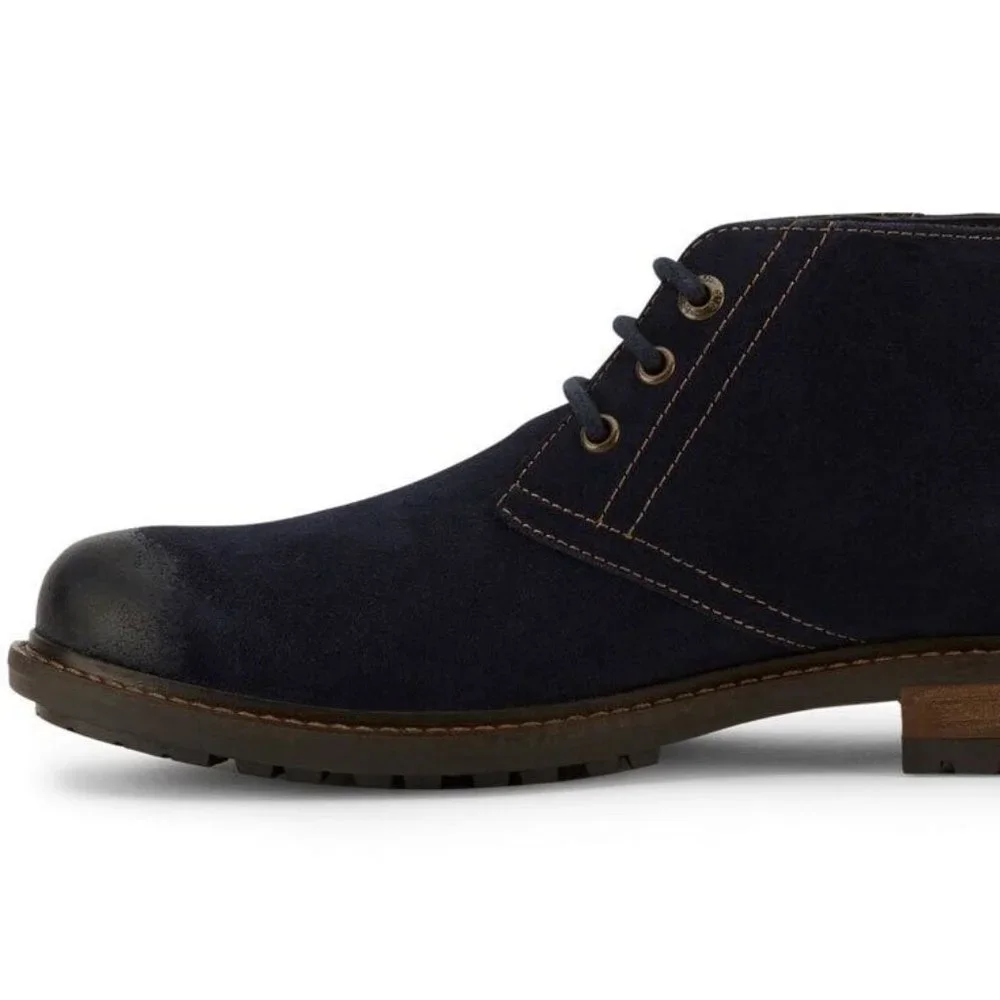NWOT Levi’s Cambridge Suede Chukka Boot In Navy size 8